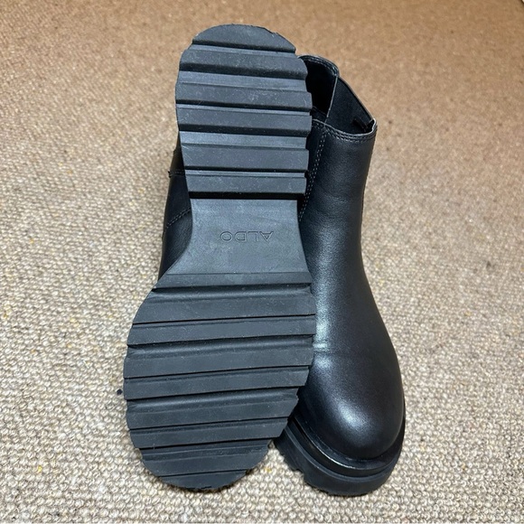 ALDO Stompd - Lug Sole Real Leather Chelsea Boot 9 Like New - Picture 10 of 13
